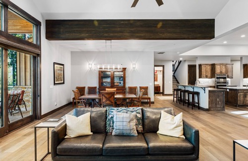 Ponderosa Palisades Haus | Luxury Schaffer's Mill - Monthly Rental - Truckee