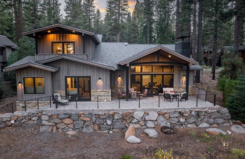 Ponderosa Palisades Haus | Luxury Schaffer's Mill - Monthly Rental - Truckee