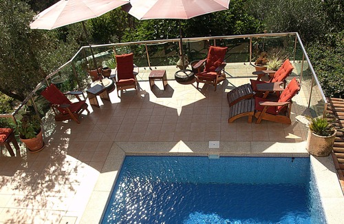Vila Pouca da Beira Wohnung | Luxuriöses Apartment zur Selbstverpflegung mit Balkon, Pool, Garten und Klavier