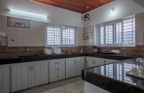 Karunya Nagar Wohnung | Luxury Service Apartment Near IshaYoga Coimbatore. Beautiful Mountien View Rooms