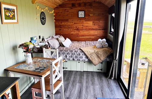 Monyash Skihütte | Luxury Shepherd Hut in the Peak District