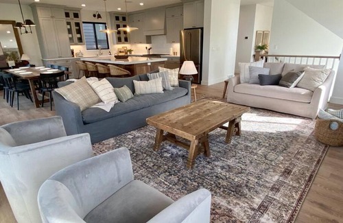 Ogden Haus | Luxury Ski Home 5 min from SnowBasin, 50' from Pineview Lake