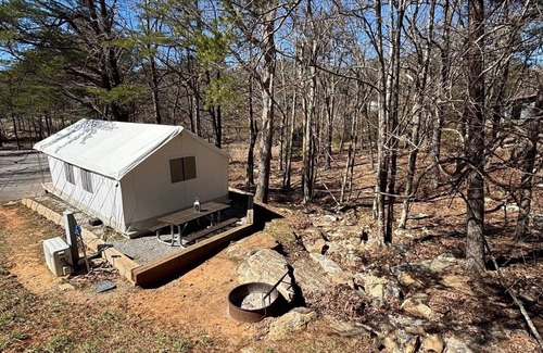 Delta Wohnmobilvermietung | Luxury Spacious Glamping, Lake View, Grill, Pool, Pet Friendly, Swim