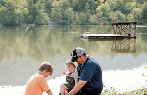 Delta Wohnmobilvermietung | Luxury Spacious Glamping, Lake View, Grill, Pool, Pet Friendly, Swim