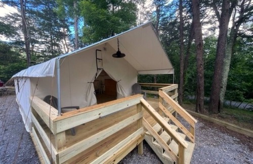 Delta Wohnmobilvermietung | Luxury Spacious Glamping, Lake View, Grill, Pool, Pet Friendly, Swim