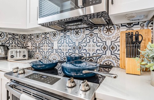 Tampa Heights Haus | Modern Oasis - Downtown Tampa Retreat