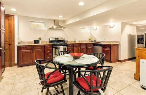 Glen Ellyn Haus | Luxury Suite in Glen Ellyn, IL USA