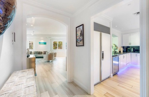Seven Mile Beach Eigentumswohnung | Luxury Three Bedroom Oasis