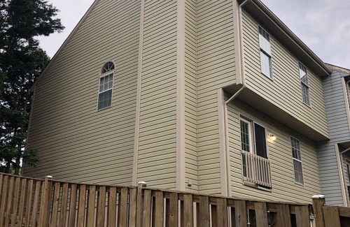 Gaithersburg Haus | Luxury Townhome for Travelers occupancy in the North I-270 Technology Corridor