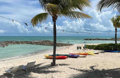 Palm Cay Haus | Luxury Townhouse in Palm Cay, Nassau Bahamas