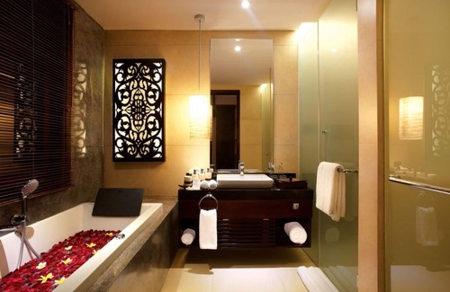 By Pass Ngurah Rai Villa | Luxuriöse tropische Villa in Nusa Dua, nur 15 Autominuten von Jimbaran Bali entfernt