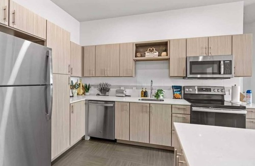 Rogers Haus | Luxury Unit w/ Pool + Gym | LCP Collection