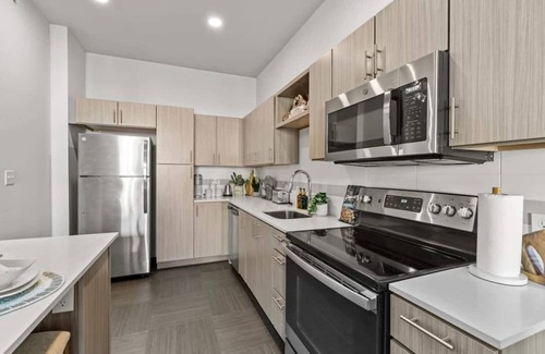 Rogers Haus | Luxury Unit w/ Pool + Gym | LCP Collection