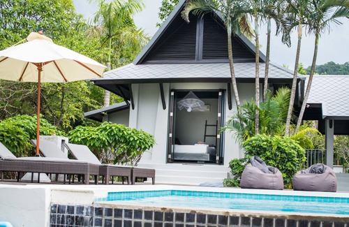 Ko Chang Villa | Luxusvilla, Privatstrand, Überlaufpool, Volleyballplatz. Schöne Sonnenuntergänge