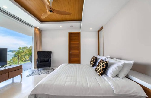 Talat Nuea Villa | Luxury Villa Skyfall Phuket Ocean View