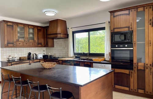 Ponta Delgada Skihütte | Luxury villa with ample spaces, garden and swimming pool.