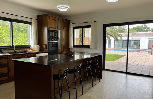 Ponta Delgada Skihütte | Luxury villa with ample spaces, garden and swimming pool.