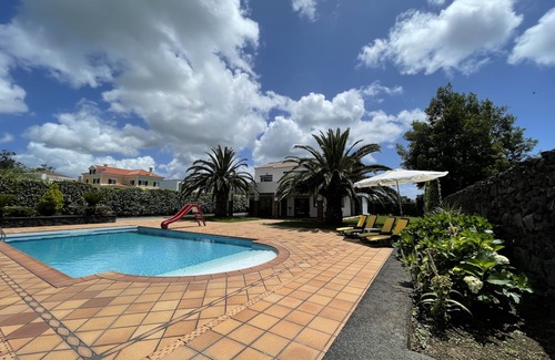 Ponta Delgada Skihütte | Luxury villa with ample spaces, garden and swimming pool.