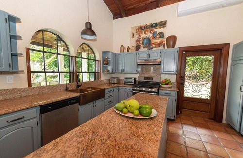Georgeville Villa | Luxury Villa with chef, pool, and beautiful gardens