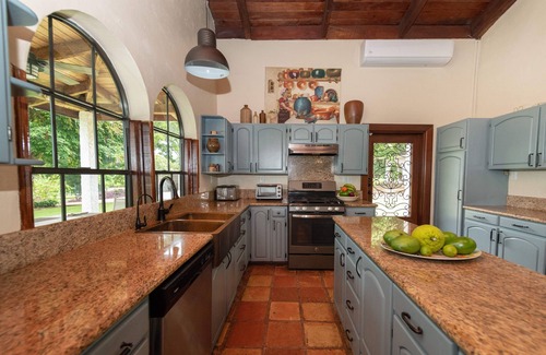 Georgeville Villa | Luxury Villa with chef, pool, and beautiful gardens