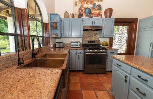 Georgeville Villa | Luxury Villa with chef, pool, and beautiful gardens