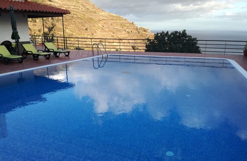 Calheta Villa | Luxusvilla mit privatem beheiztem Pool und Meer- und Bergblick