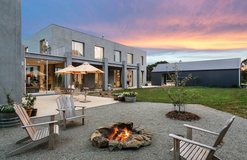 Jan Juc Haus | Bells Beach View (With Car Parking)