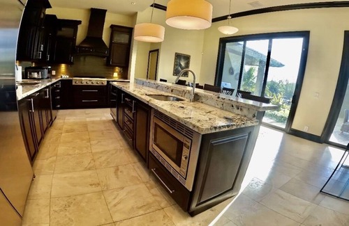 Freeport Haus | Luxury Water Front Villa Freeport Bahamas