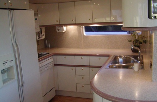 Hodgmans Daytona Bootsverleih | Entfliehen Sie den Massen, genießen Sie die Sonne und genießen Sie die Landschaft!