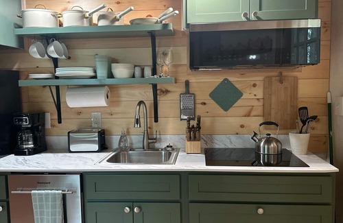 Grand Rapids Kabine | Luxury yurt cabin on park-like property 10 minutes from scenic Grand Rapids.