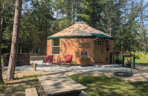 Grand Rapids Kabine | Luxury yurt cabin on park-like property 10 minutes from scenic Grand Rapids.