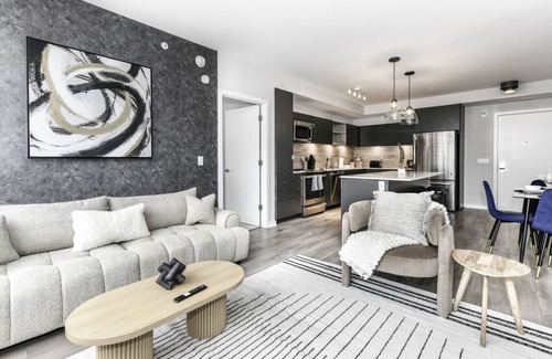 Crystal City Wohnung | Luxxe 2BR Oasis with Scenic Rooftop & Gym 