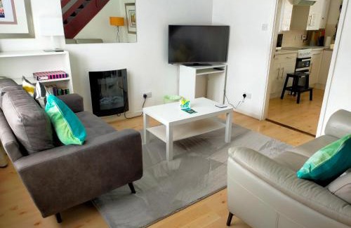 Wadsworth Haus | Lynton House