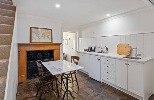 Pontville Hütte | Lythgo's Row Colonial Cottages