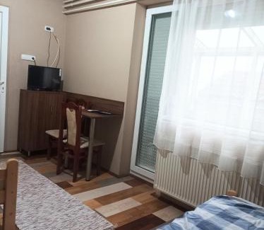 Balkany Haus | Mátyás Pizzéria, Étterem és Vendégház