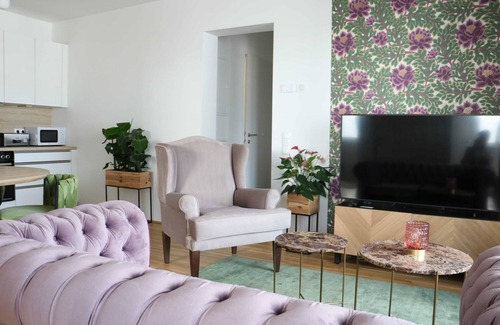 Gmunden Wohnung | M.a.i.s.o.n C.h.i.q.u.e | Balcony | 3 BR