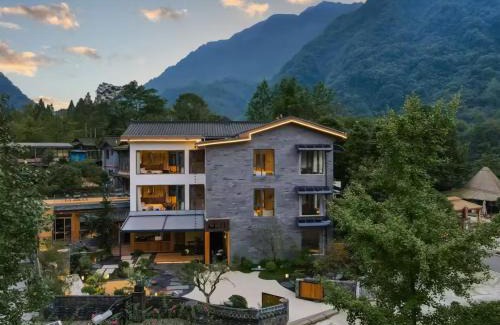 Dujiangyan Kabine | M Country Road 山行野奢影院温泉民宿