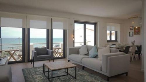 Praia das Macas Haus | Maçãs Home-Sky sea view at The Beach