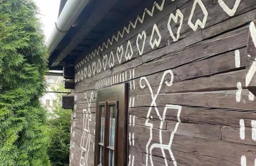 Cicmany Haus | Maľovaná drevenička v Čičmanoch