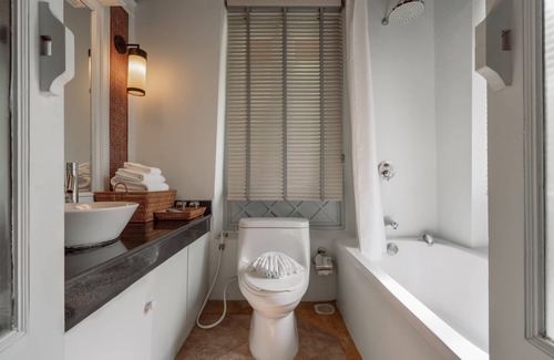 Bang Tao Hotel | Ma Doo Bua Phuket (มาดูบัวภูเก็ต)