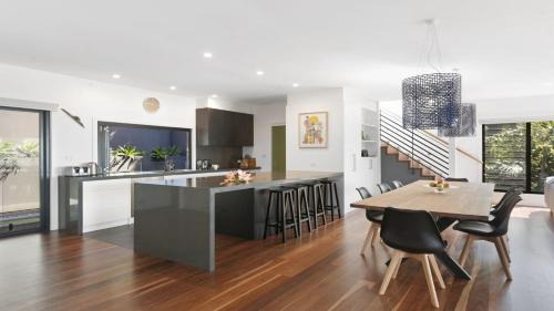 Macmasters Beach Haus | Macmasters Coastal Retreat - Heated Pool