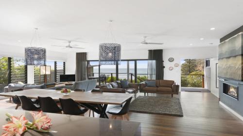 Macmasters Beach Haus | Macmasters Coastal Retreat - Heated Pool