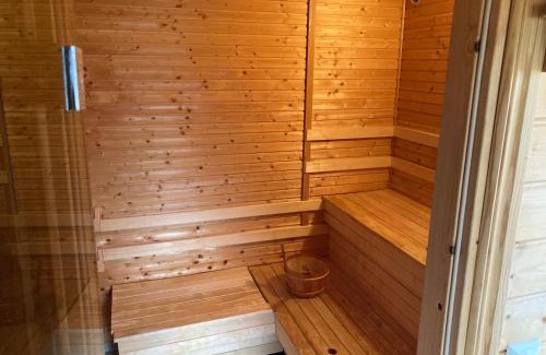 Essunga Kyrkby Haus | Madam Blå Hotel