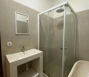 Taro Haus | Made Misi Homestay