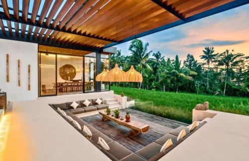 Pejeng Kawan Villa | Madeeha 6 BR Private Pool Villa ZN309