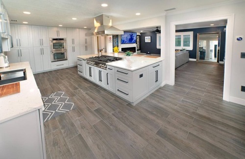 Conway Haus | Magazine like huge home w/ pool city center/parks