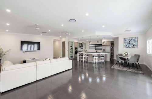 Annandale Haus | Magic on MacArthur Su