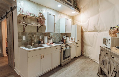 New Marshfield Kabine | Magical Dome Perfect for Families & Groups-Hot Tub-Kid Friendly-Firepit -Private