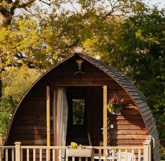 Bury St Edmunds Haus | Maglia Rosso by Wigwam Holidays