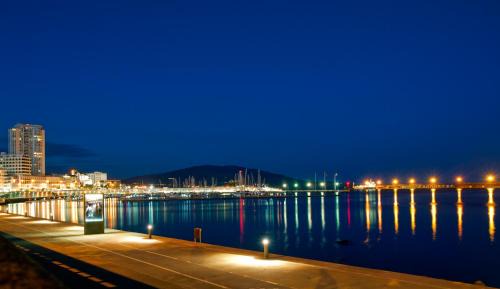 Ponta Delgada Haus | Magnólia - Casa com dois quartos junto ao mar - Renovada em 2023